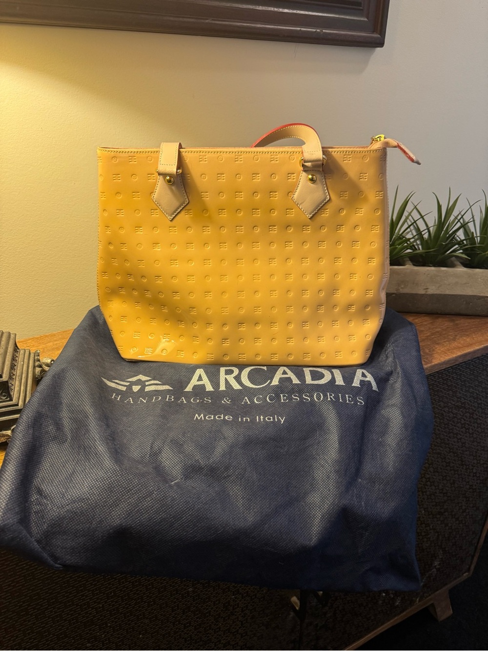 Arcadia Patent Leather Classic Pink Tote Bag - Stylish Everyday Carry - Picture 3 of 5